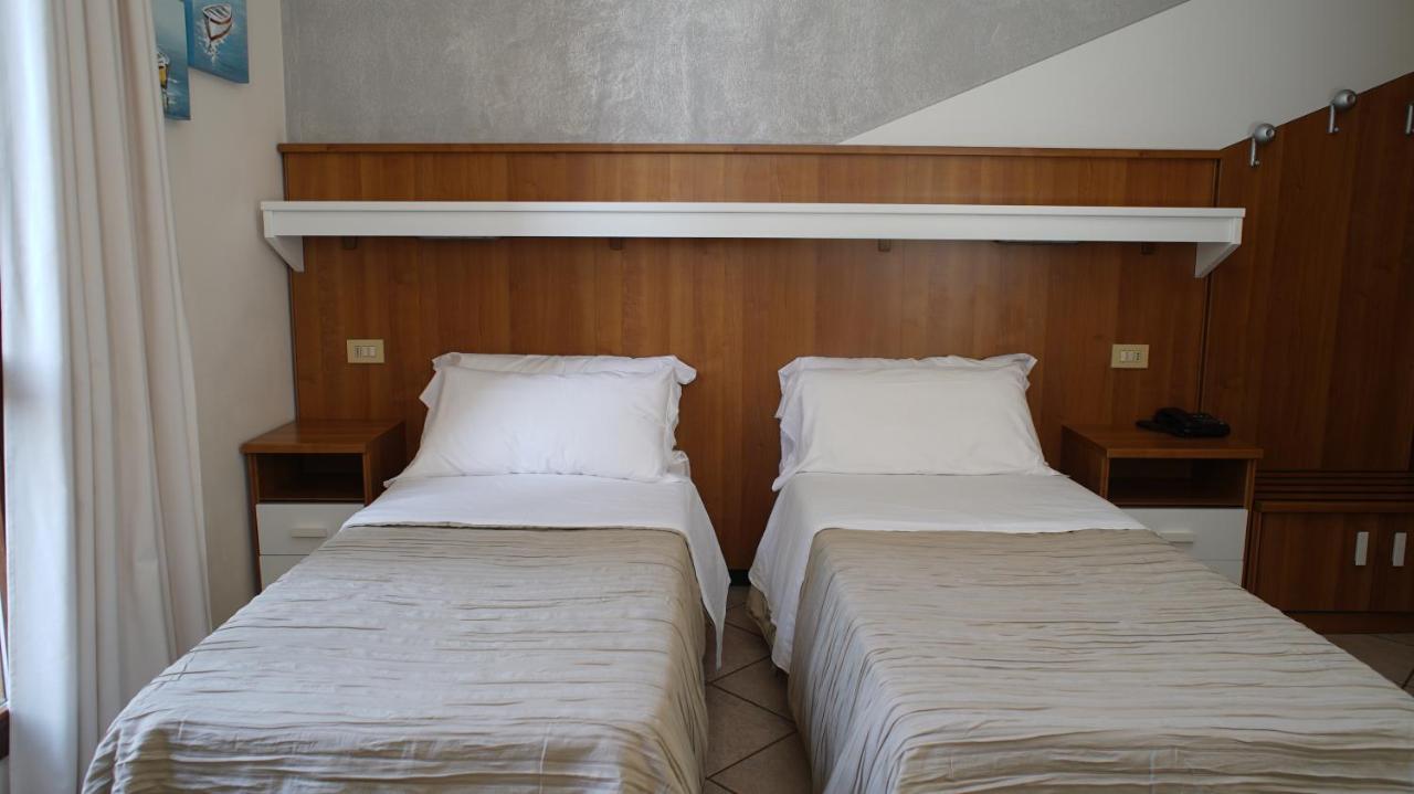 Hotel Emi Lippo 外观 照片