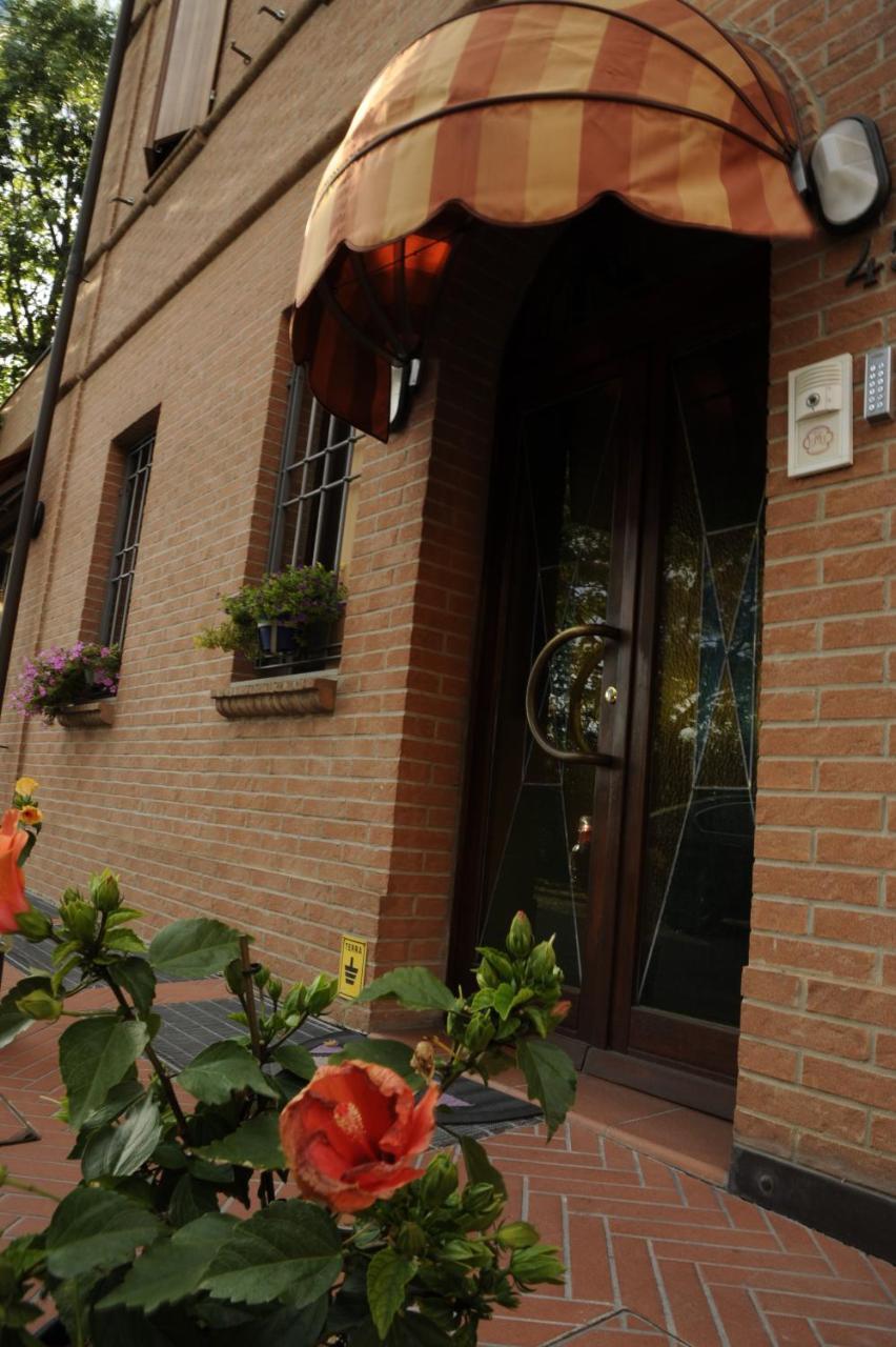 Hotel Emi Lippo 外观 照片